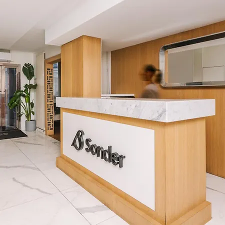 Sonder Le Frochot 3* Párizs