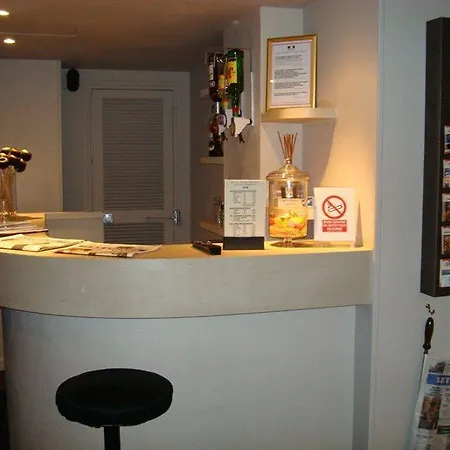 Hotel Sonder Le Frochot 3*